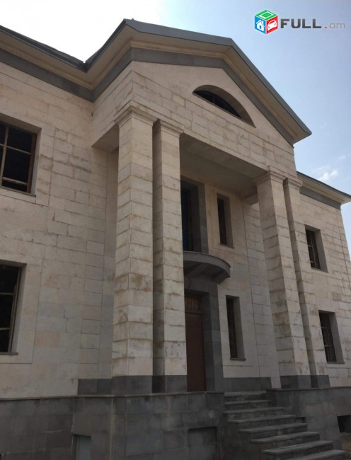 Վաճառվում է առանձնատուն կիսակառույց Ջրվեժ