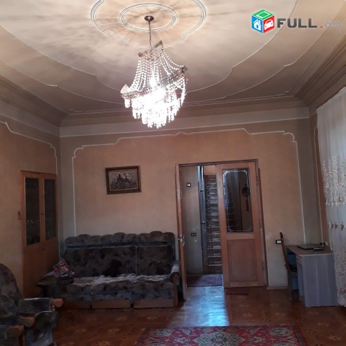 3 հարկանի առանձնատուն դիմացը խանութ շտապ
