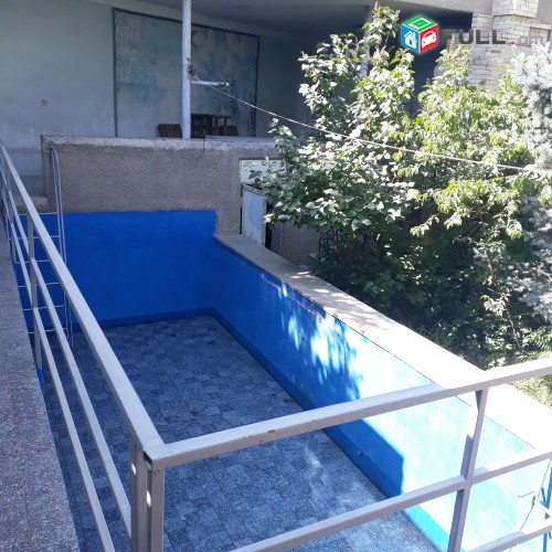3 հարկանի առանձնատուն դիմացը խանութ շտապ
