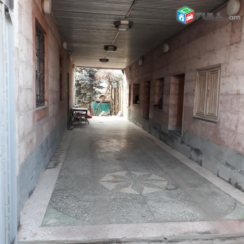 3 հարկանի առանձնատուն դիմացը խանութ շտապ