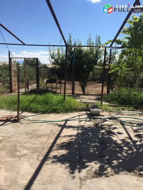 Երկու հարկանի քարե տուն Արմավիրում, 650 ք.մ., մասնակի վերանորոգում