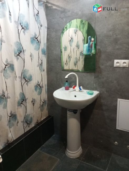 VACHARVUM  E  HOXATARCQ MIKOYAN  MAK 120 Q