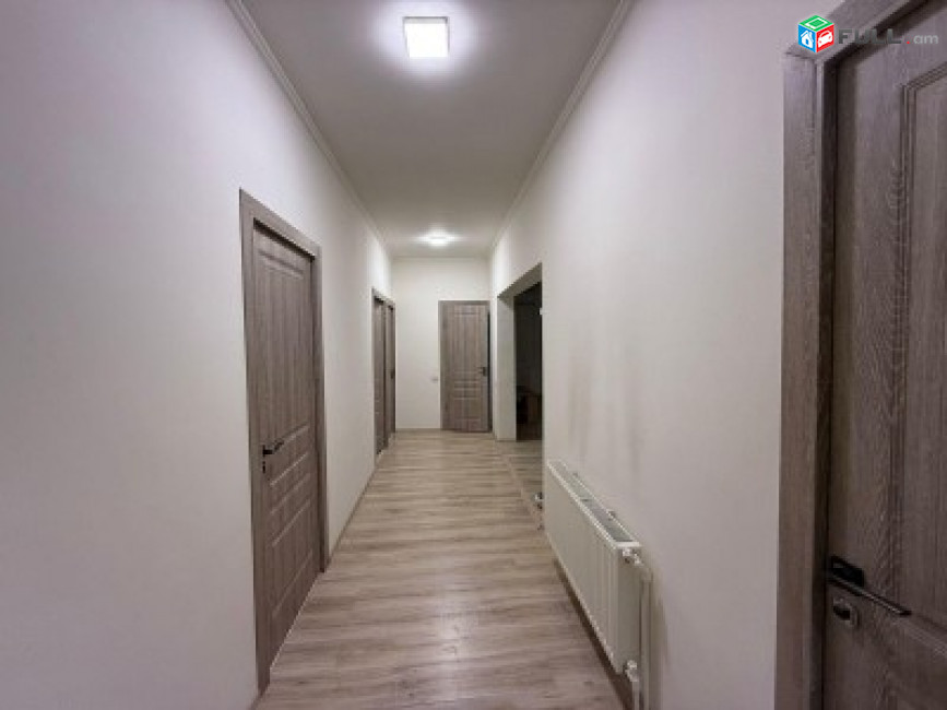 VACHARVUM  E  ARAZNATUN  AYNTAP   1 HARG   4 SEN  MAK 104 Q