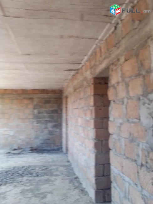 VACHARVUM  E  NORAKARUC  ARAZNATUN  GYUX BAXRAMYAN .