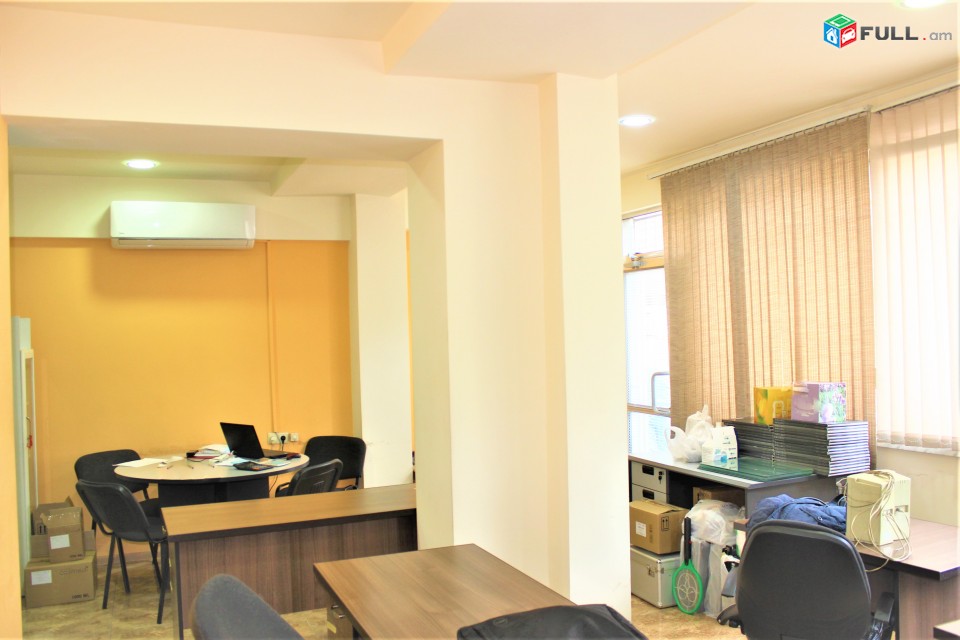 Առևտրային տարածք կենտրոնում, 50 ք.մ. For rent  Կոդ G1386