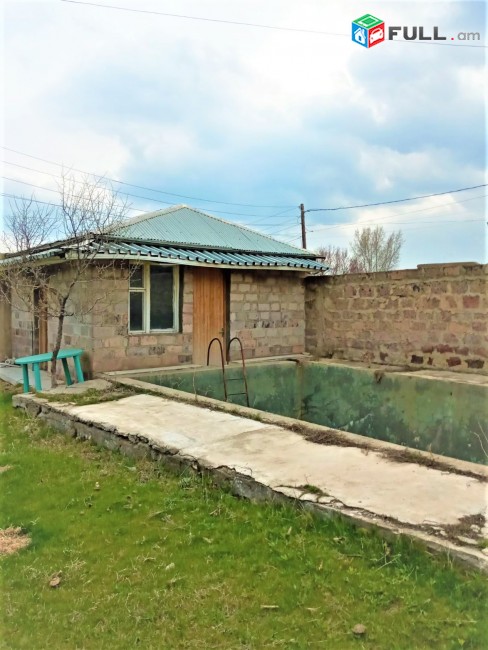 Երեք հարկանի քարե տուն Պտղնիում,   2 սանհանգույց, մեծ հողամաս for sale  Կոդ C1238