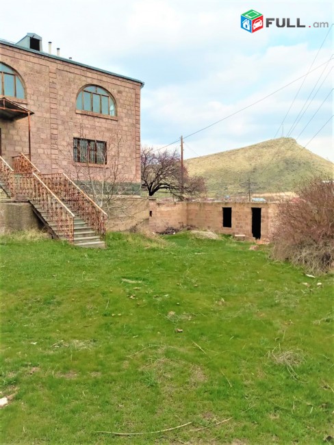 Երեք հարկանի քարե տուն Պտղնիում,   2 սանհանգույց, մեծ հողամաս for sale  Կոդ C1238