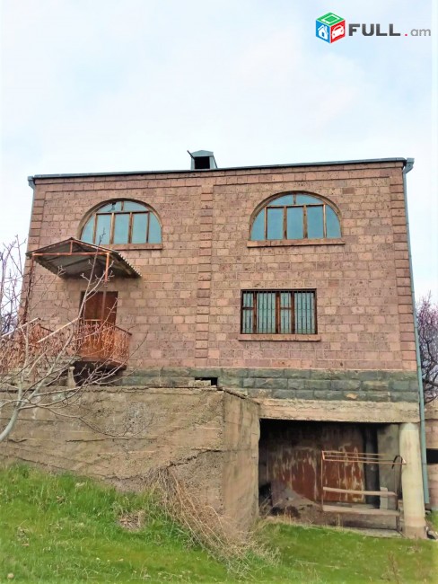 Երեք հարկանի քարե տուն Պտղնիում,   2 սանհանգույց, մեծ հողամաս for sale  Կոդ C1238