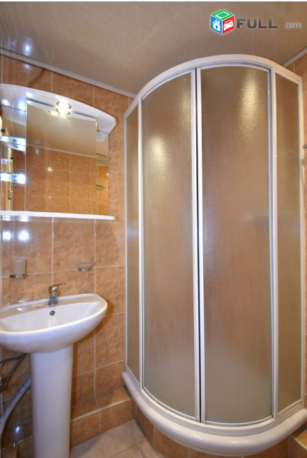 Ամիրյան փողոց,1 սենյականոց բնակարան,42 ք.մ., for rent, Կոդ B1277