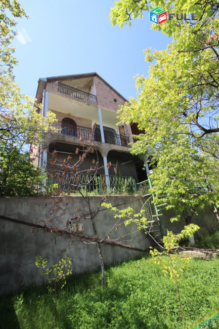 Երեք հարկանի տուն Ձորաղբյուրում, 178ք.շմ,for sale, Կոդ C1344