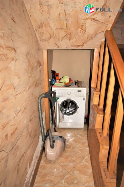 Ռոստոմի փողոց,կենտրոն,130ք.մ.,for rent,Կոդ B1324