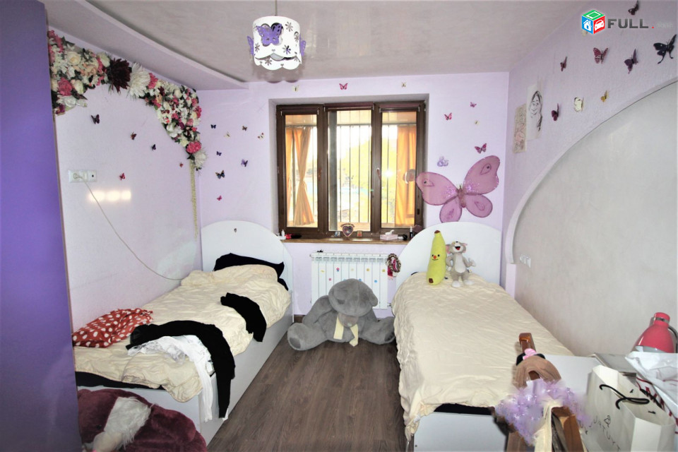 Էրեբունի փողոց,4 սենյականոց բնակարան, for rent, Կոդ B1349