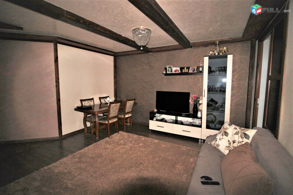 Էրեբունի փողոց,4 սենյականոց բնակարան, for rent, Կոդ B1349