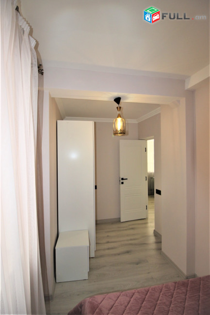 Աբովյան փողոց,90քմ,3 սենյականոց բնակարան,for rent,Կոդ B1360