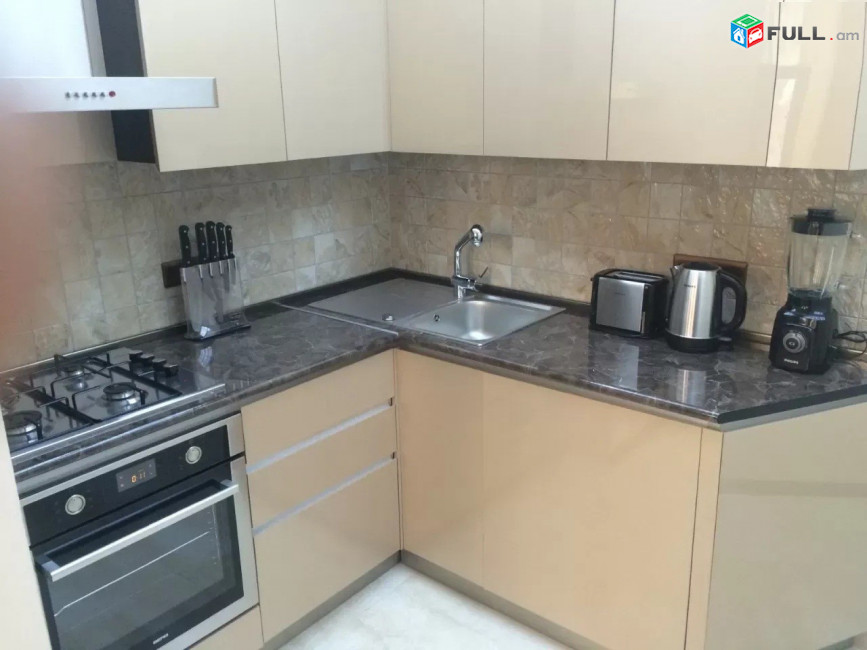 Աբովյան փողոց,2 սենյականոց բնակարան,90քմ,for rent,Կոդ B1409