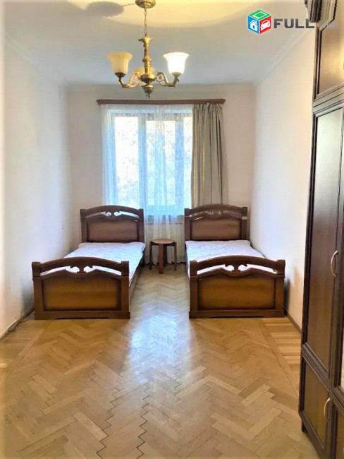 Աբովյան փողոց, 5 սենյականոց բնակարան, 125քմ, fr sale, կոդ C1540