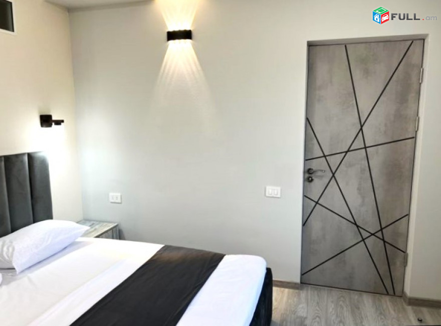Աբովյան փողոց, 3 սենյականոց բնակարան, 80 քմ, for rent, կոդ B1461
