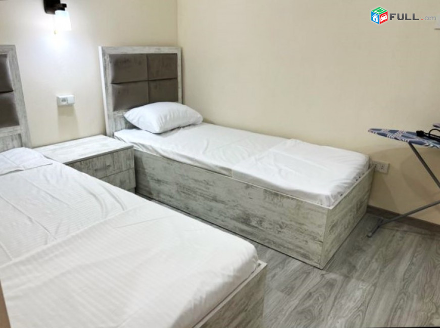 Աբովյան փողոց, 3 սենյականոց բնակարան, 80 քմ, for rent, կոդ B1461
