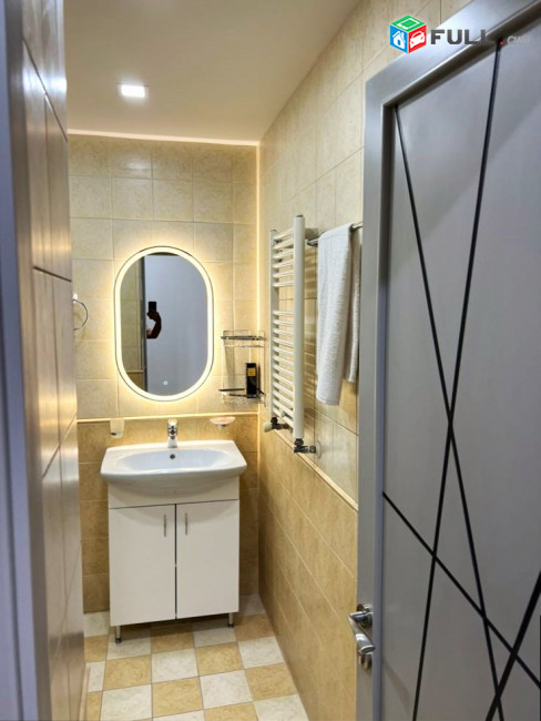 Աբովյան փողոց, 3 սենյականոց բնակարան, 80 քմ, for rent, կոդ B1461