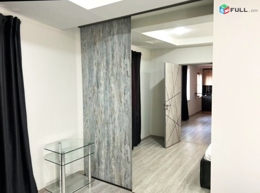 Աբովյան փողոց, 3 սենյականոց բնակարան, 80 քմ, for rent, կոդ B1461