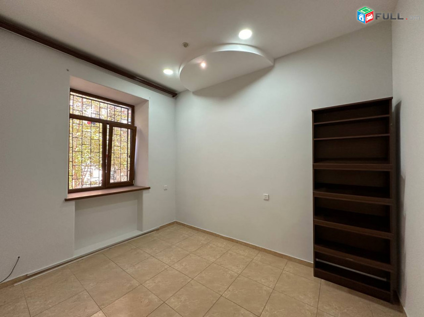 Գրասենյակային տարածք, Hanrapetutyan Street կենտրոնում, 96 քմ, For rent, Կոդ G1975
