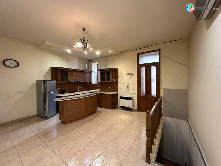 Գրասենյակային տարածք, Hanrapetutyan Street կենտրոնում, 96 քմ, For rent, Կոդ G1975