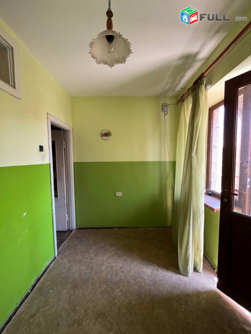 2 սենյականոց բնակարան Արամ Խաչատրյանի փողոցում, 56 քմ, քարե շենք, Կոդ C1563