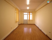 Կենտրոնում՝ Մովսես Խորենացու փողոցում ,վարձակալությամբ է տրվում 25մք մակերեսով գրասենյակային տարածք կոդ G2036