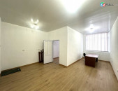 Կենտրոնում,1-ին գիծ, վարձով է տրվում գրասենյակային տարածք։ For rent կոդ G2060