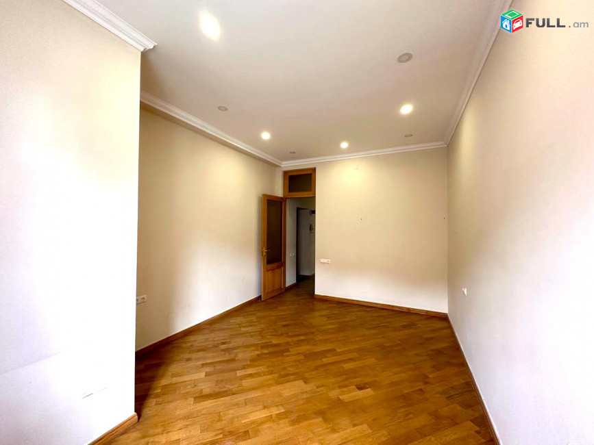 Կենտրոնում, 1-ին գիծ, վարձով է տրվում գրասենյակային տարածք, For rent, կոդ G2062