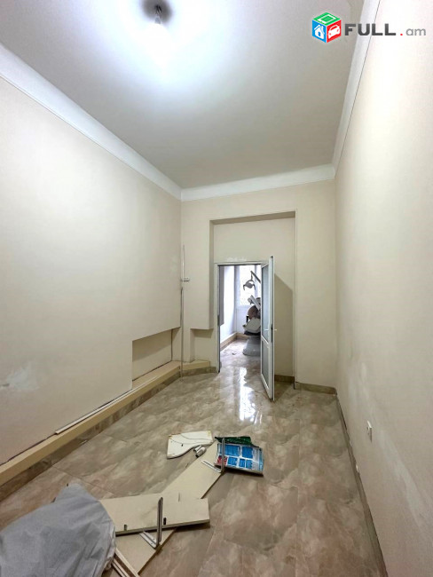 Կենտրոնում , 1-ին գիծ, վարձակալությամբ է տրվում կոմերցիոն տարածք, For rent, կոդ G2068