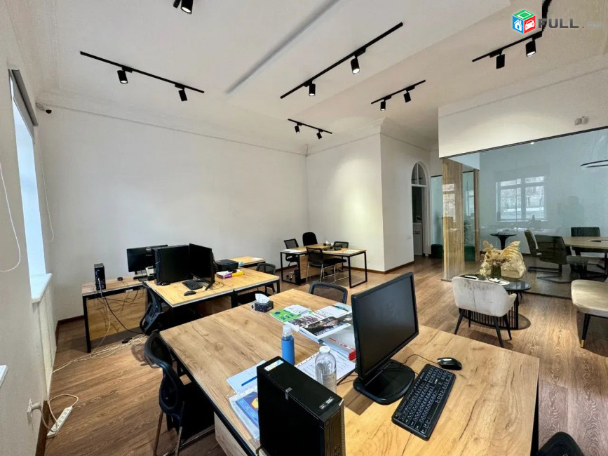Բաղրամյան պողոտայում, 1-ին գիծ, վարձով է տրվում ընդարձակ, գրասենյակային տարածք, For rent, կոդ G2115