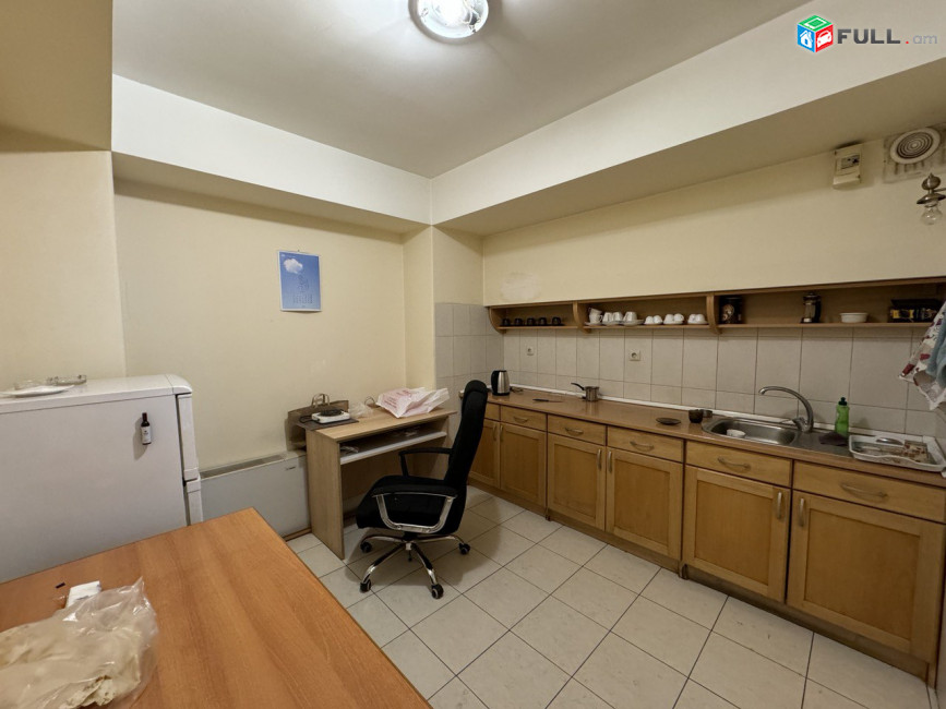 Բուզանդ փողոցում, նորակառույցում, վարձով է տրվում գրասենյակային տարածք, For rent, կոդ G1209