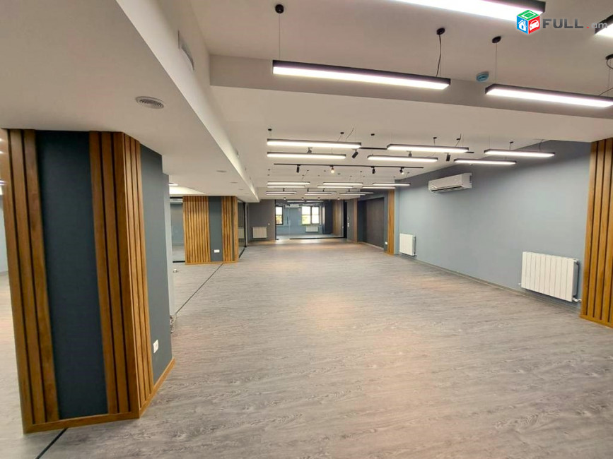 Հրաչյա Քոչար փողոցում, բանուկ հատվածում, վարձով է տրվում ընդարձակ, կապիտալ վերանորոգված գրասենյակային տարածք, For rent, կոդ G2208