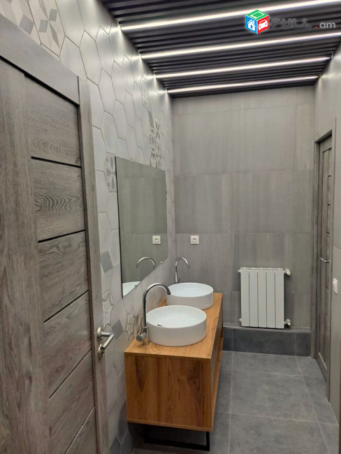 Հրաչյա Քոչար փողոցում, բանուկ հատվածում, վարձով է տրվում ընդարձակ, կապիտալ վերանորոգված գրասենյակային տարածք, For rent, կոդ G2208