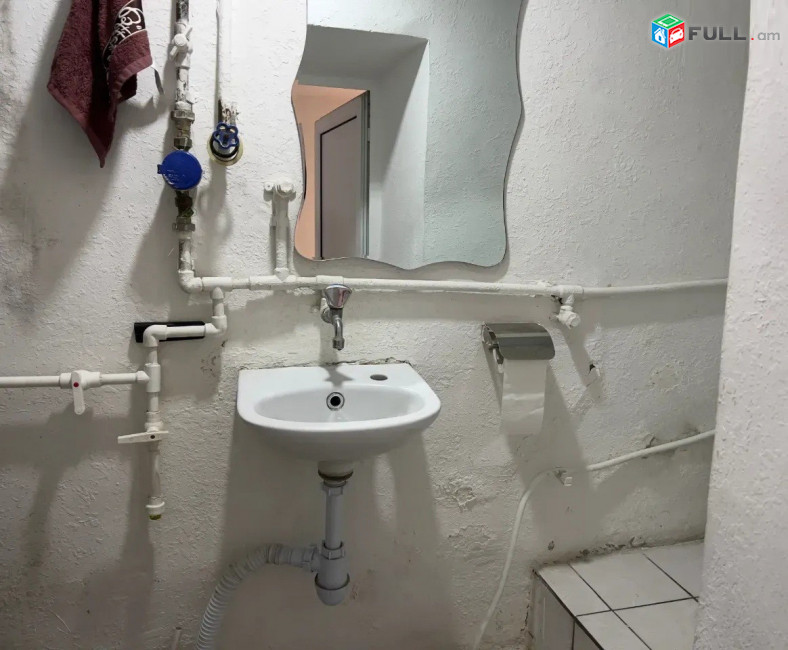 Փոքր Կենտրոնում ՝ բանուկ հատվածում, վաճառվում է հարմարավետ կոմերցիոն տարածք, For sale, կոդ C1650