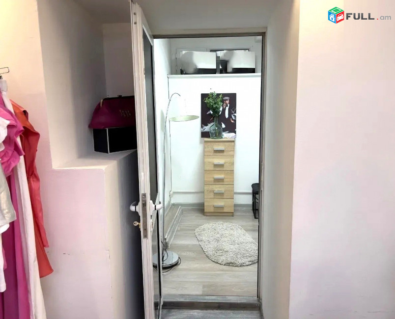 Փոքր Կենտրոնում ՝ բանուկ հատվածում, վաճառվում է հարմարավետ կոմերցիոն տարածք, For sale, կոդ C1650