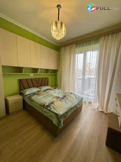 Պարոնյան փողոցում վարձով  է տրվում գրասենյակային տարածք։ For rent կոդ G2211
