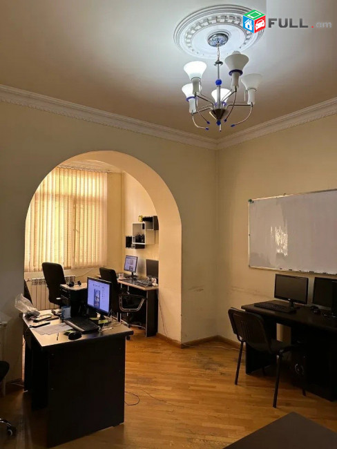 Չարենցի փողոցում վարձով է տրվում ընդարձակ կոմերցիոն տարածք, 1-ին գիծ, For rent, կոդ G2220