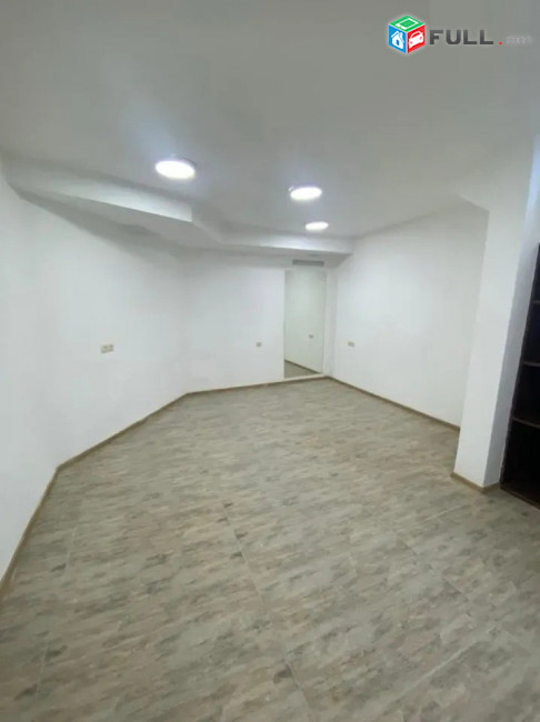 Փոքր կենտրոնում՝ Թումանյան փողոցում, 1-ին գիծ, վարձով է տրվում կոմերցիոն տարածք, For rent. կոդ G2222