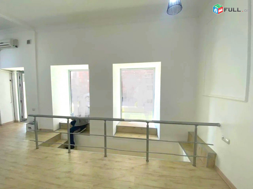 Փոքր կենտրոնում՝ Թումանյան փողոցում, 1-ին գիծ, վարձով է տրվում կոմերցիոն տարածք, For rent. կոդ G2222