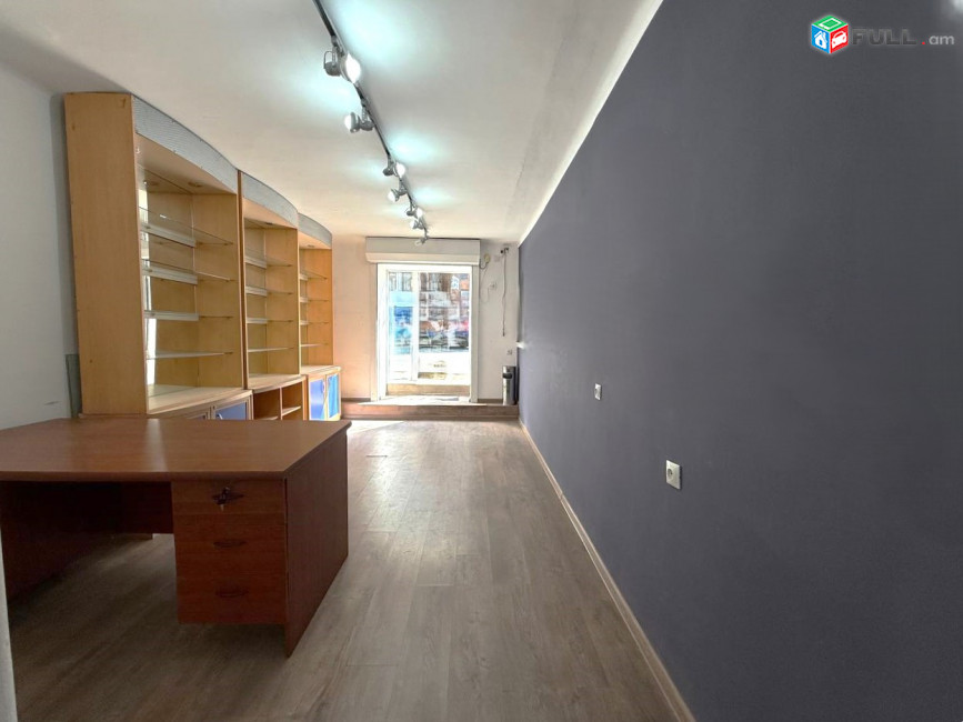 Փոքր կենտրոն, 1-ին գիծ կոմերցիոն տարածք, for rent, կոդ G2228