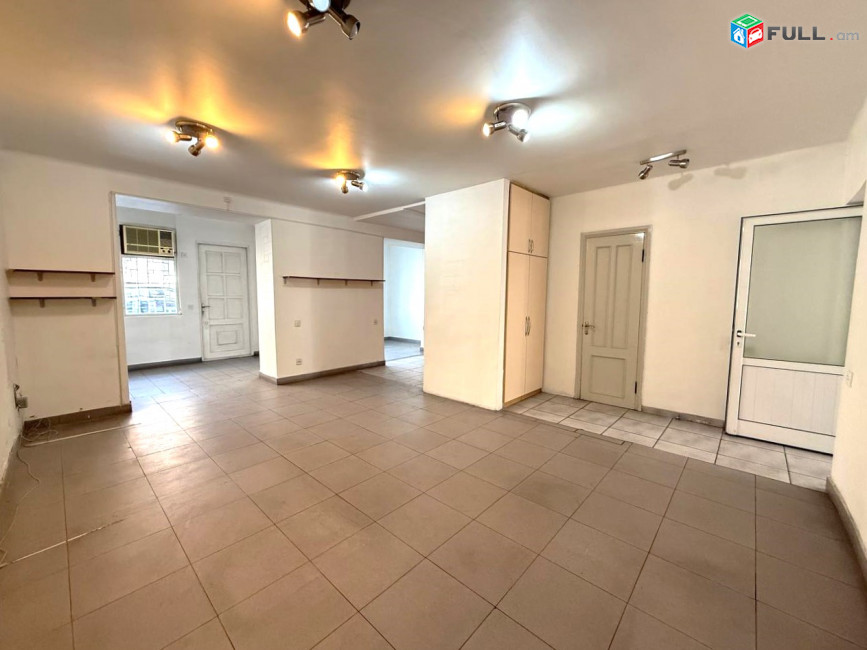 Փոքր կենտրոն, 1-ին գիծ կոմերցիոն տարածք, for rent, կոդ G2228