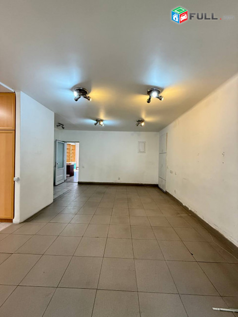 Փոքր կենտրոն, 1-ին գիծ կոմերցիոն տարածք, for rent, կոդ G2228
