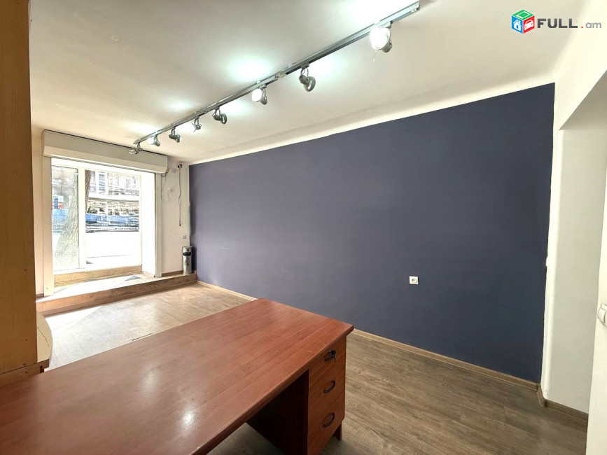 Փոքր կենտրոն, 1-ին գիծ կոմերցիոն տարածք, for rent, կոդ G2228