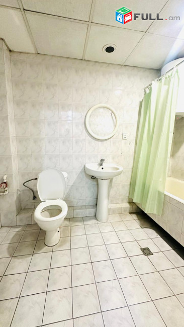 Փոքր կենտրոն, 1-ին գիծ կոմերցիոն տարածք, for rent, կոդ G2228
