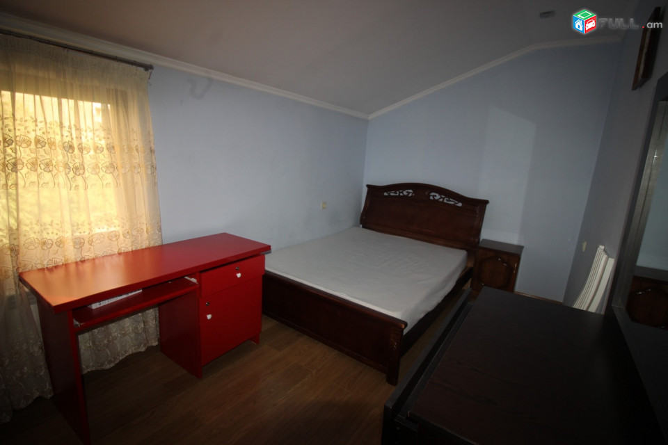 3 սենյականոց, Կենտրոն, For rent, Կոդ B1565