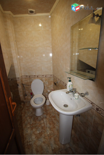 3 սենյականոց, Կենտրոն, For rent, Կոդ B1565