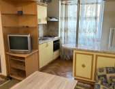 Կենտրոնում՝ Տիգրան Մեծի պողոտայում վարձակալությամբ է տրվում 2 սենյականոց բնակարան քարե շենքի 2-րդ հարկում։