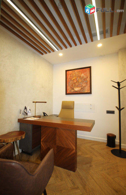 Փոքր Կենտրոնում վարձով է տրվում ընդարձակ, կապիտալ վերանորոգված 1-ին գիծ գրասենյակային տարածք, For rent, կոդ G2272